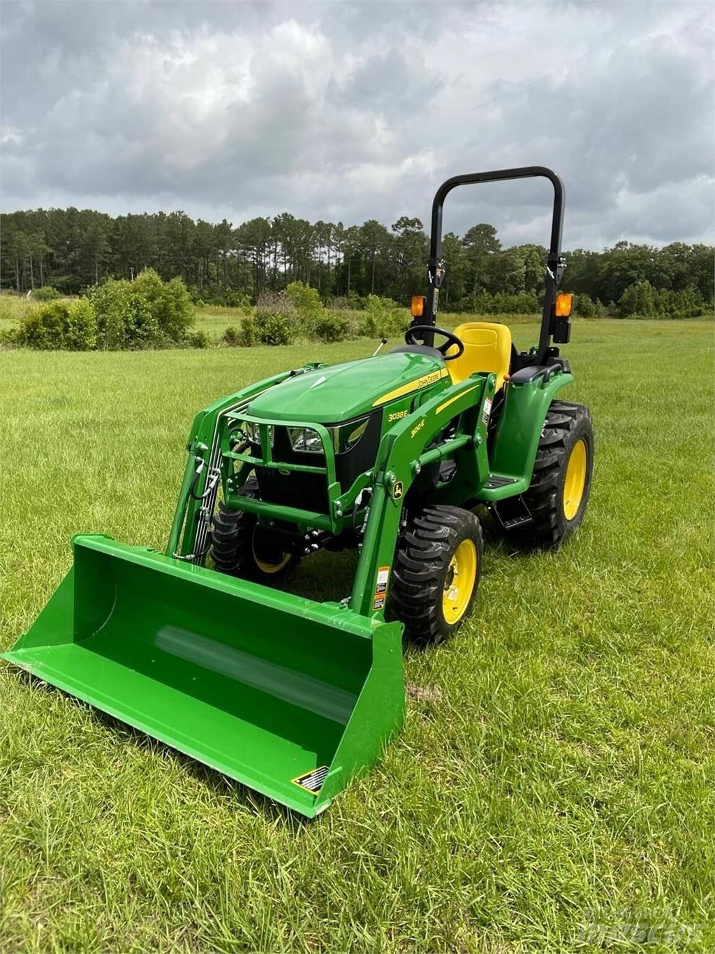 John Deere 3038E 小型曳引機