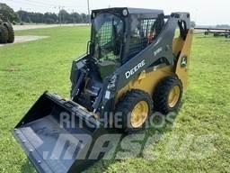 John Deere 318G 滑移轉向裝載機