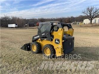 John Deere 318G 滑移轉向裝載機