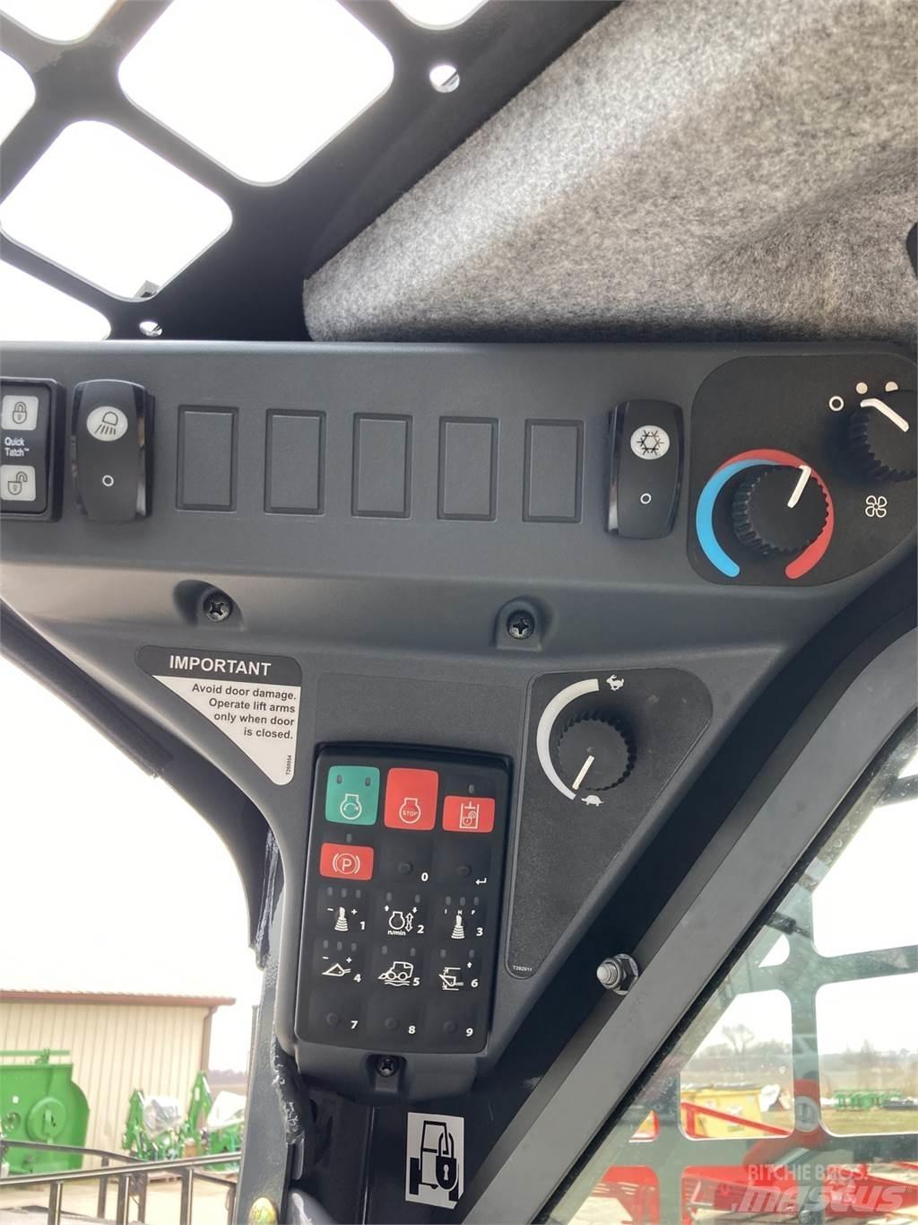 John Deere 318G 滑移轉向裝載機