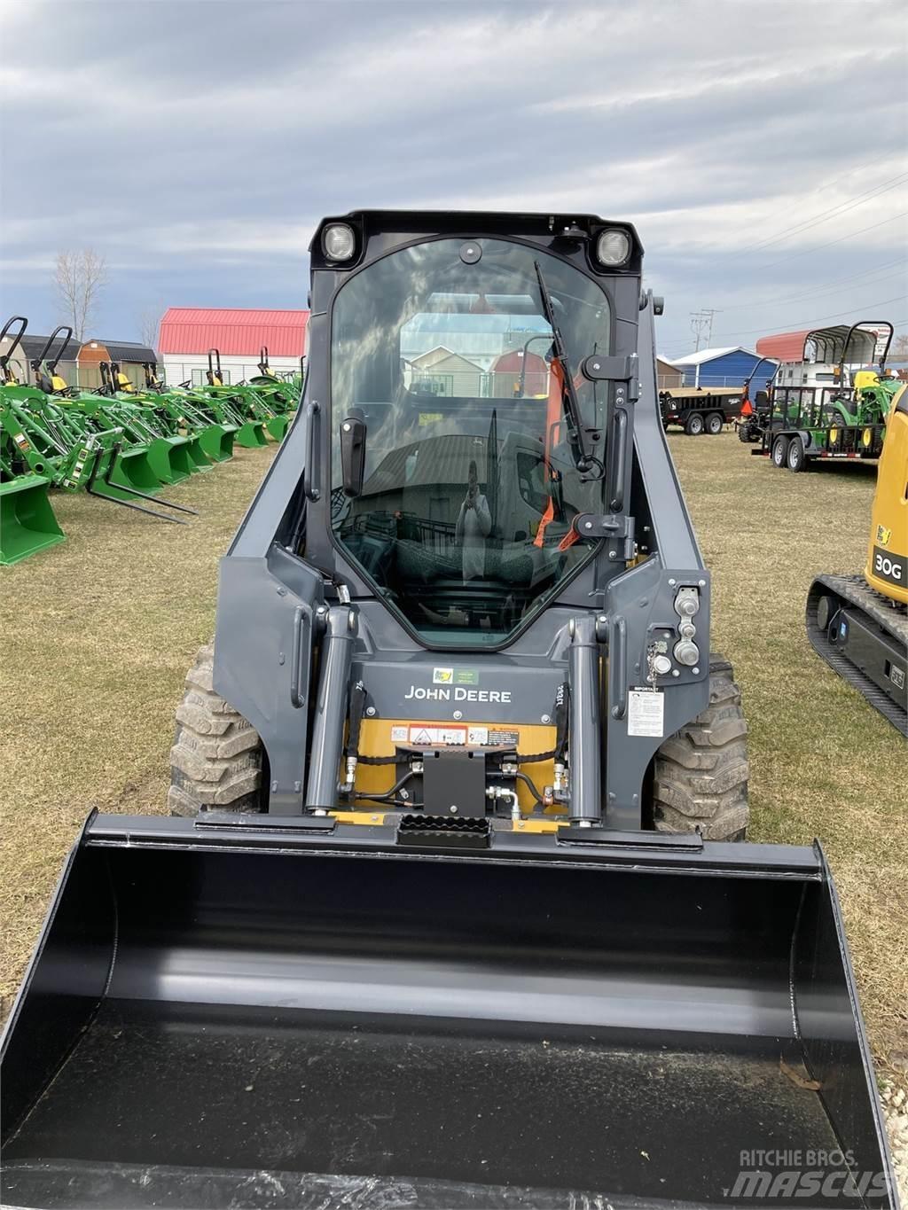 John Deere 318G 滑移轉向裝載機