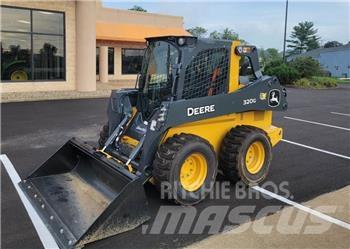 John Deere 320G 滑移轉向裝載機