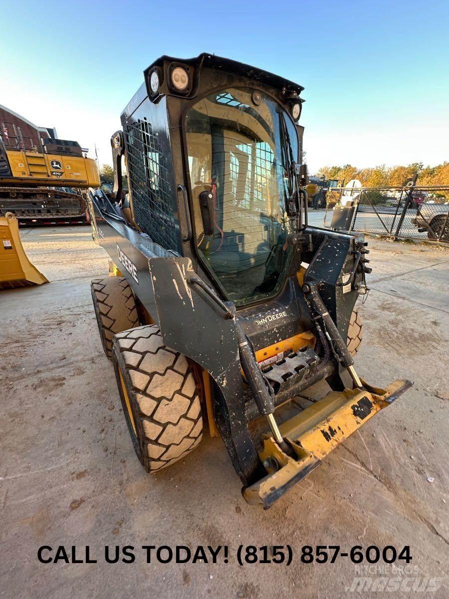 John Deere 320G 滑移轉向裝載機