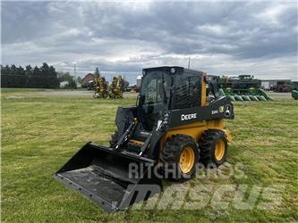 John Deere 324G 滑移轉向裝載機