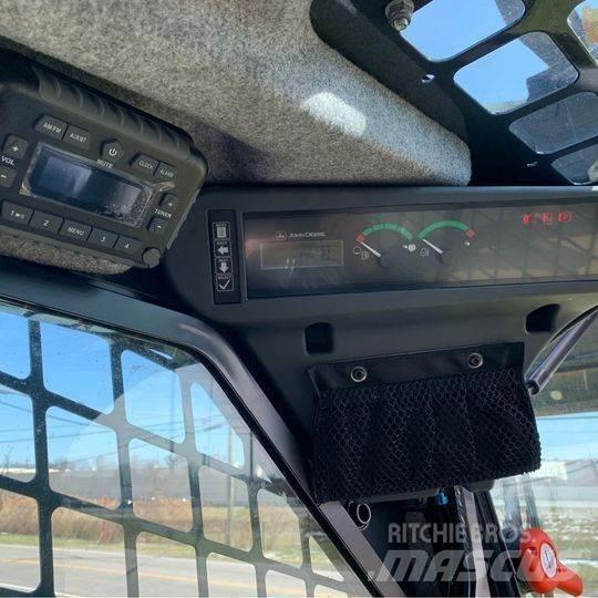 John Deere 324G 滑移轉向裝載機