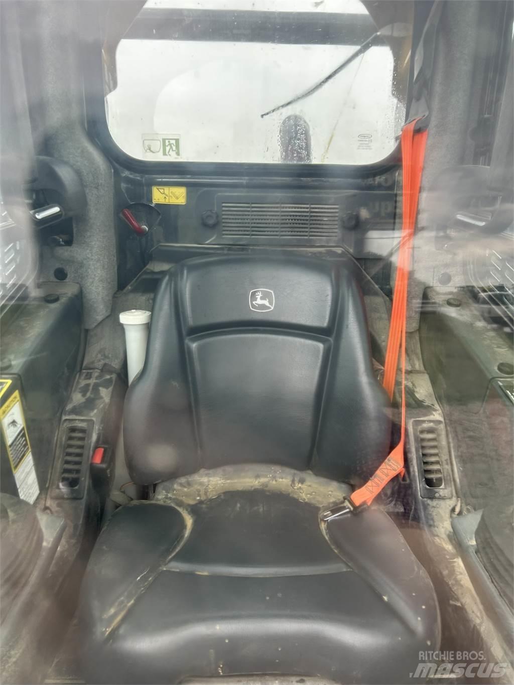 John Deere 331G 小型裝載機