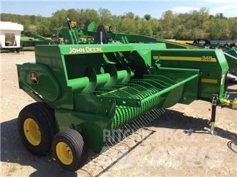 John Deere 348 方形打捆機