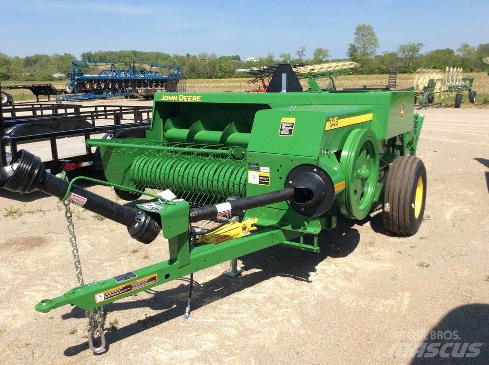 John Deere 348 方形打捆機