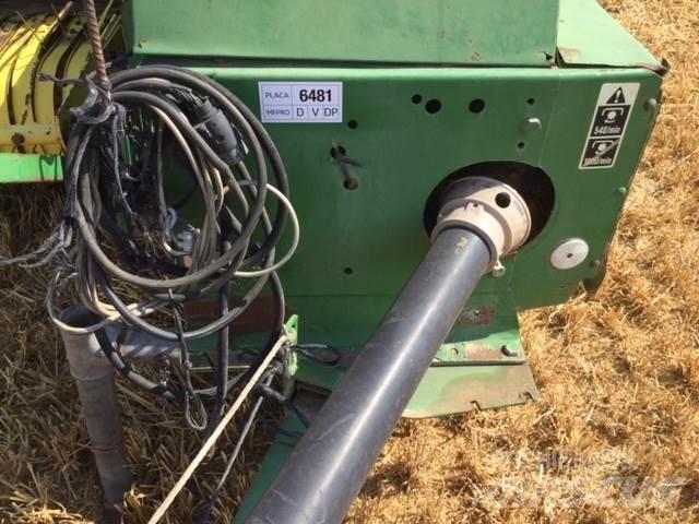 John Deere 349 方形打捆機