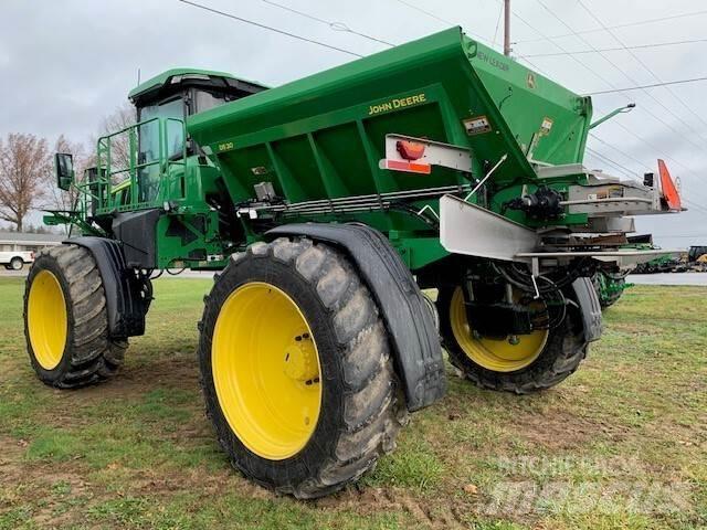 John Deere 400R 牽引式噴霧機