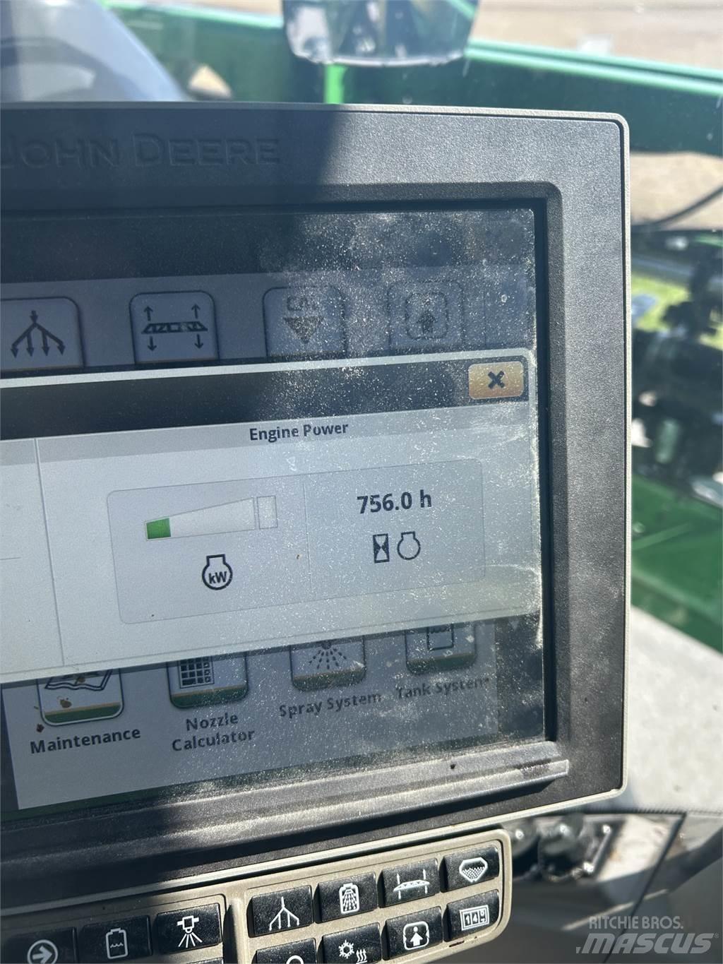 John Deere 408R 牽引式噴霧機