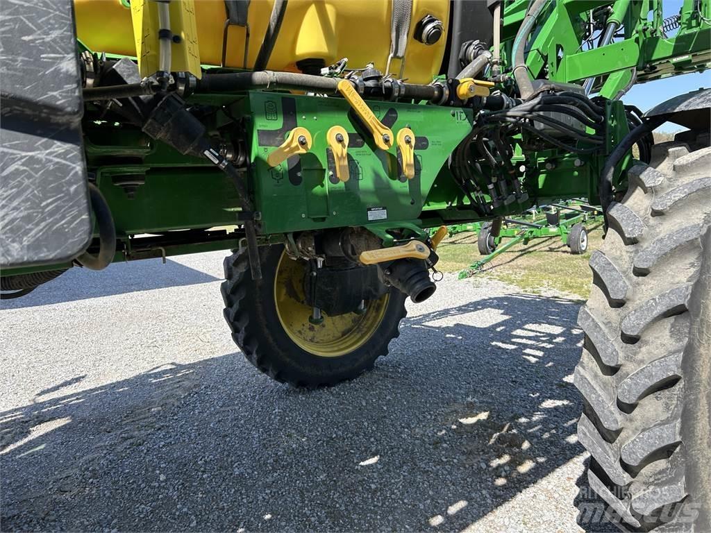 John Deere 408R 牽引式噴霧機
