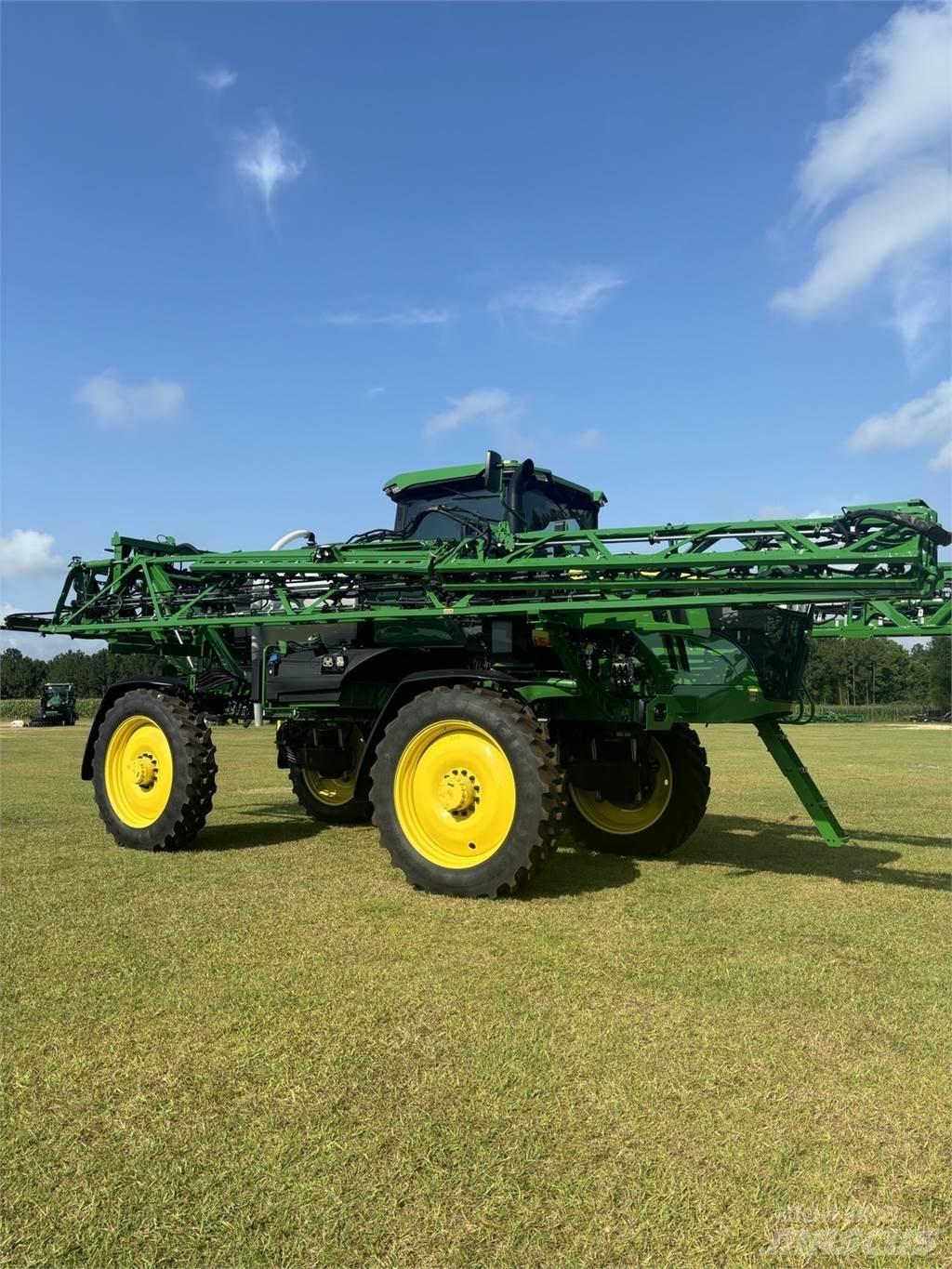John Deere 410R 牽引式噴霧機