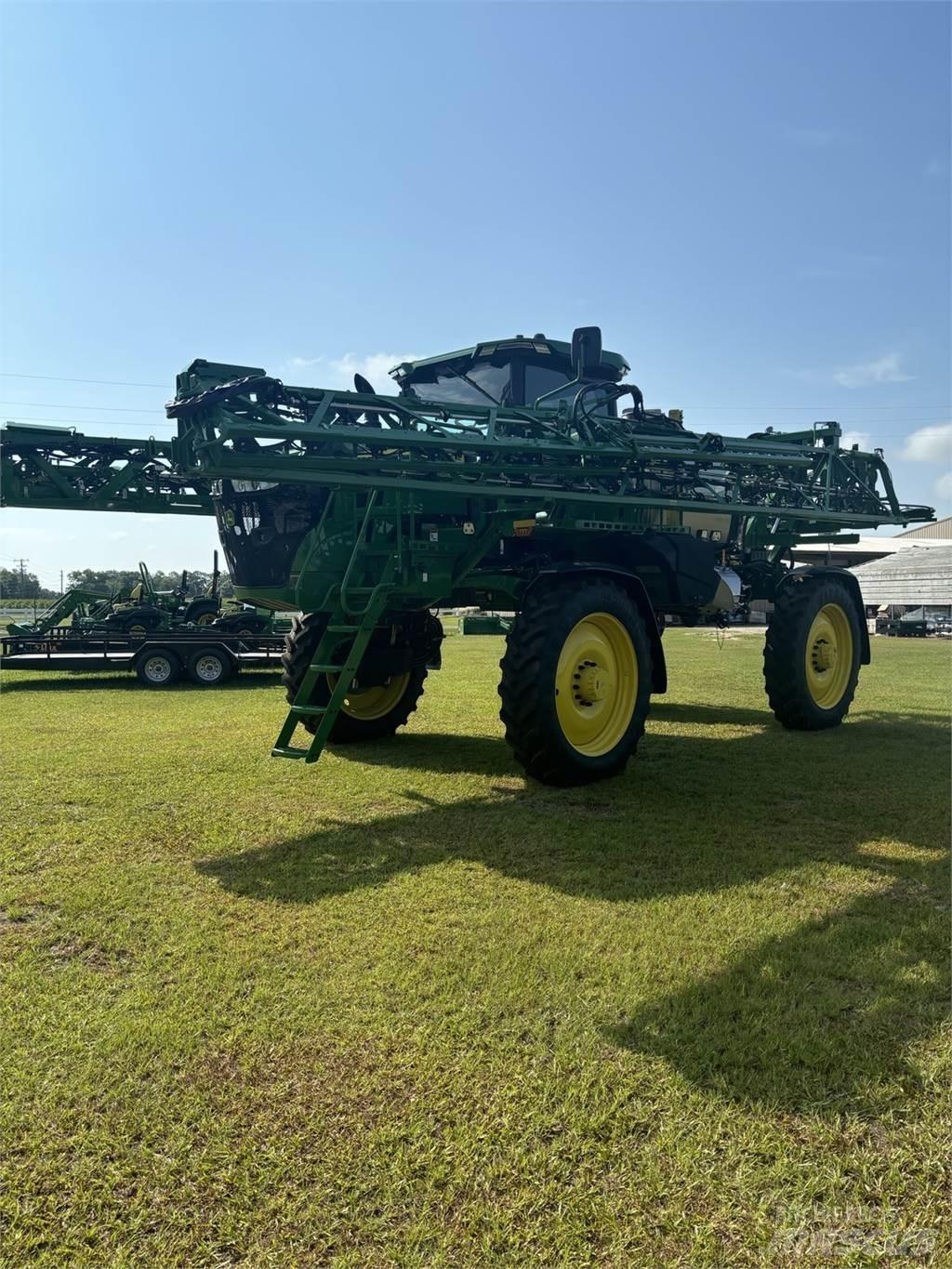 John Deere 410R 牽引式噴霧機