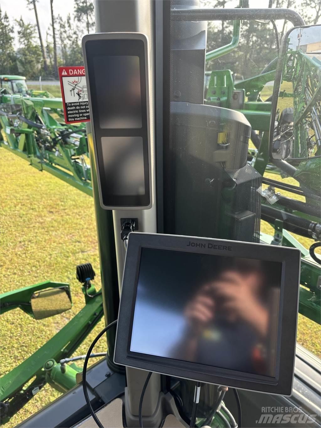 John Deere 410R 牽引式噴霧機
