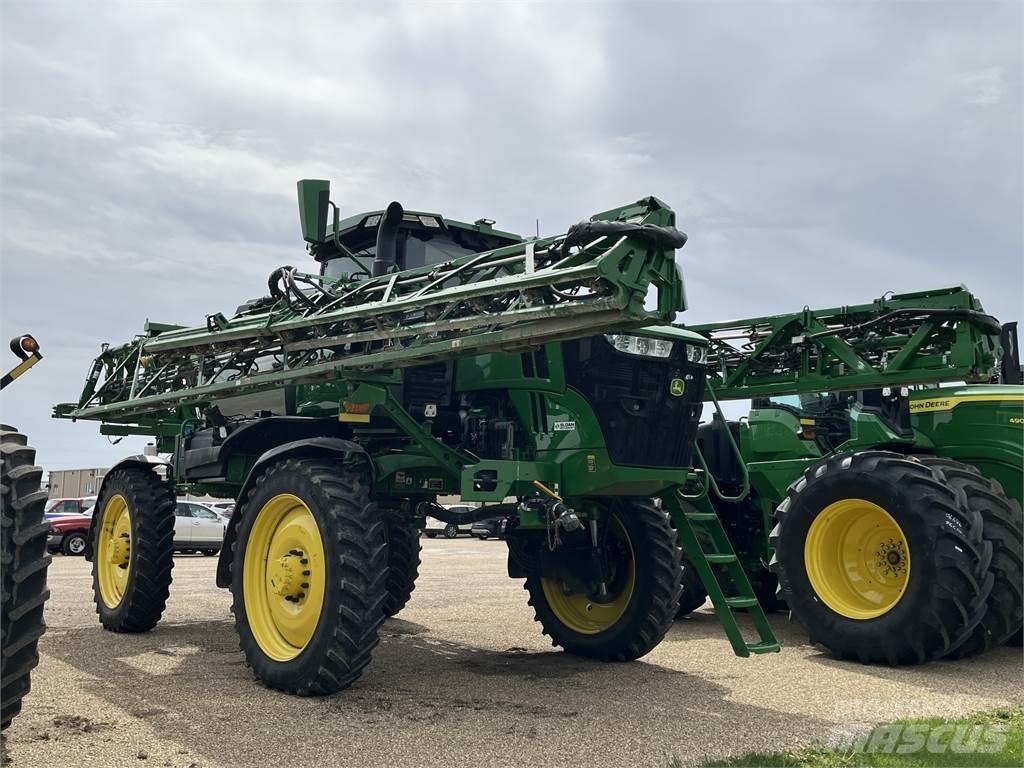 John Deere 412R 牽引式噴霧機