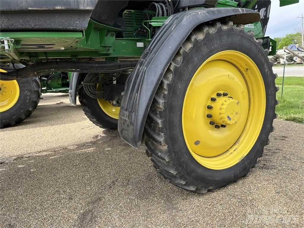 John Deere 412R 牽引式噴霧機