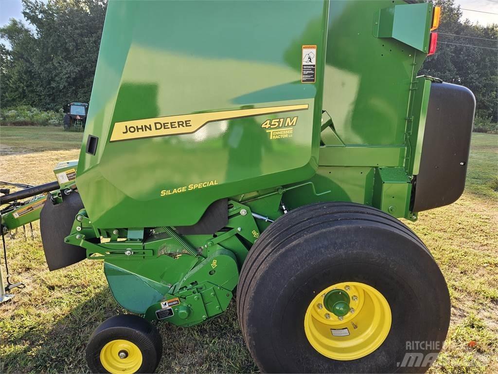 John Deere 451M 圓型牧草打包機