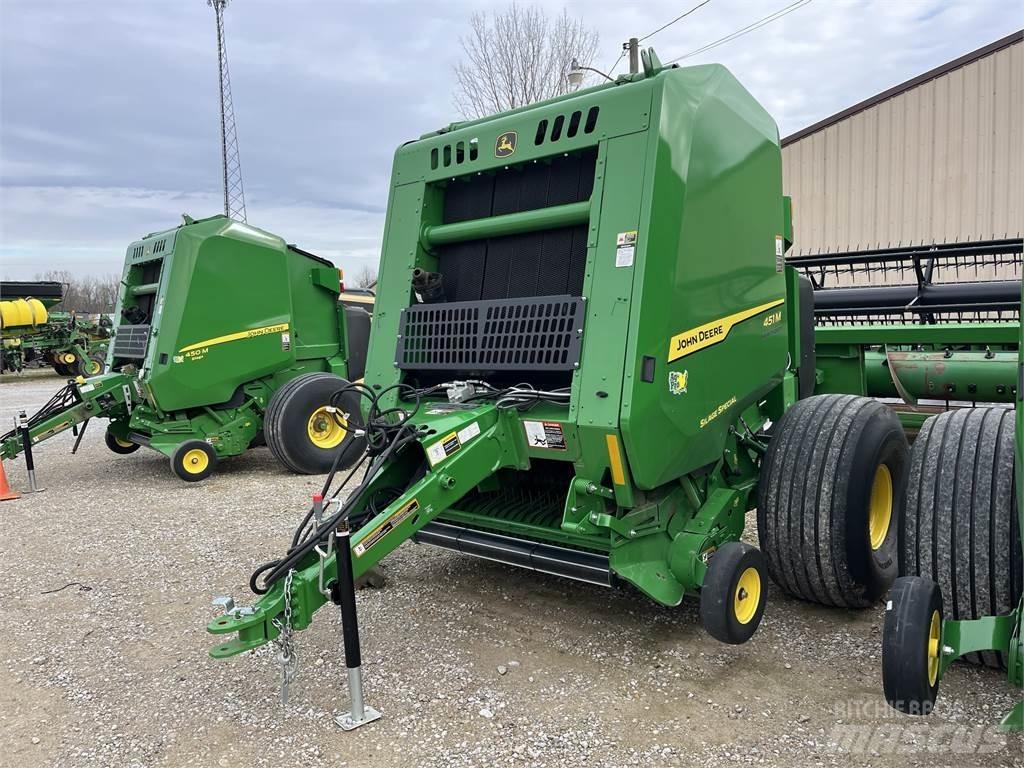John Deere 451M 圓型牧草打包機