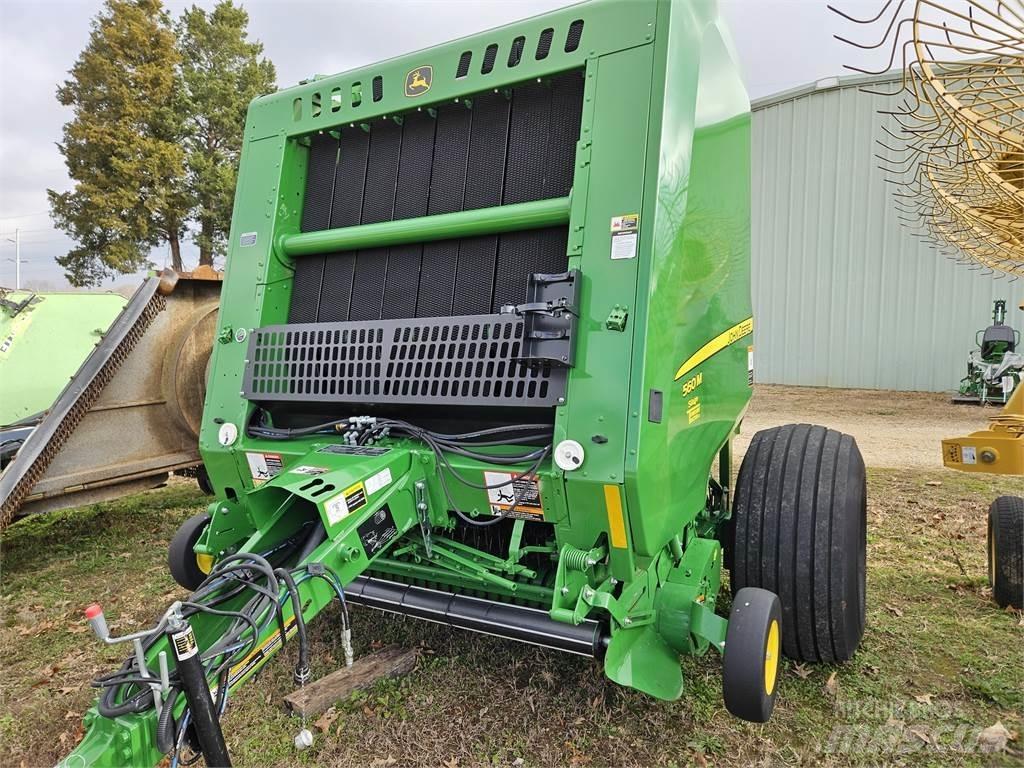 John Deere 560M 圓型牧草打包機