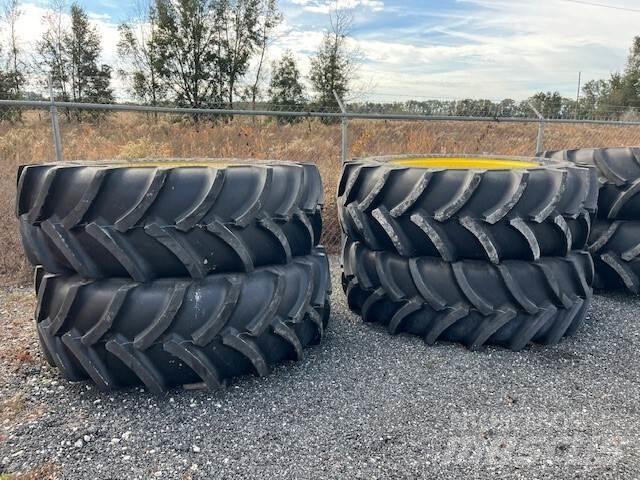 John Deere 600R 牽引式噴霧機