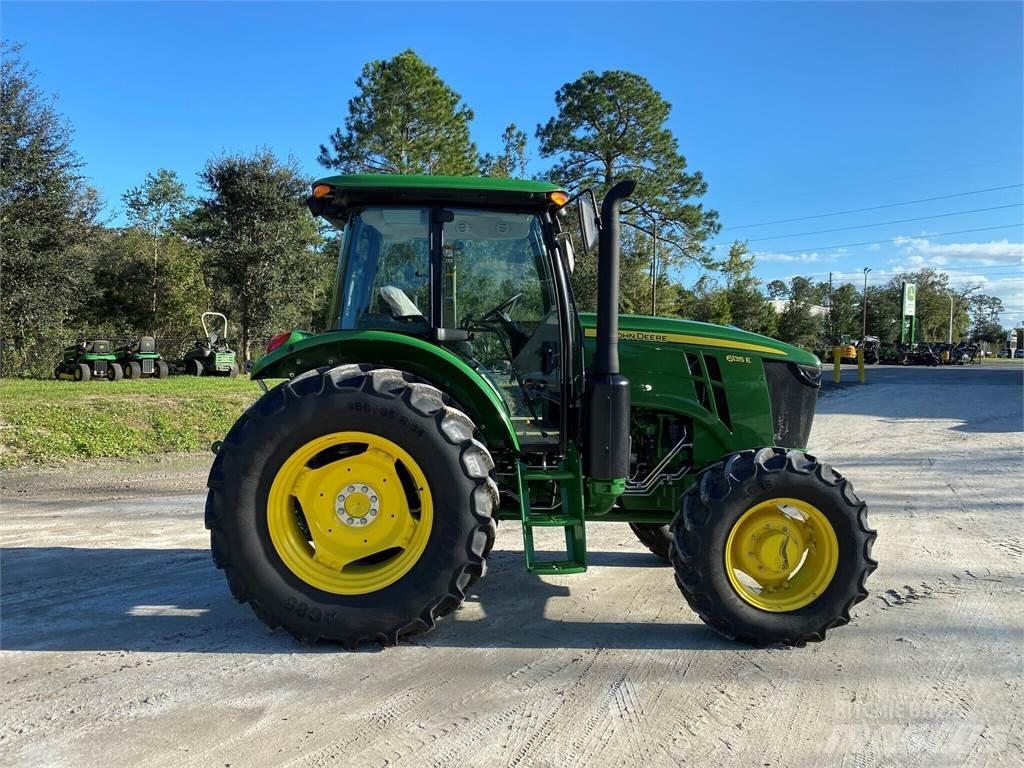 John Deere 6135E 曳引機