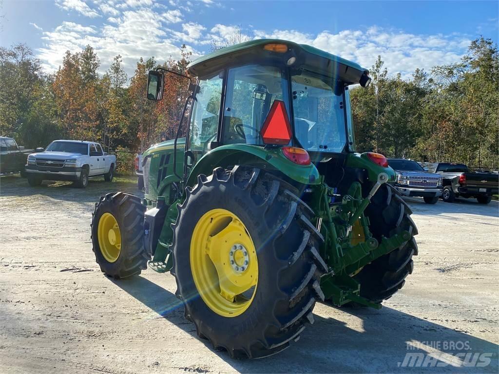 John Deere 6135E 曳引機