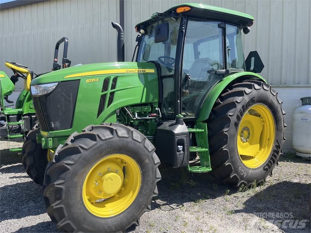 John Deere 6135E 曳引機