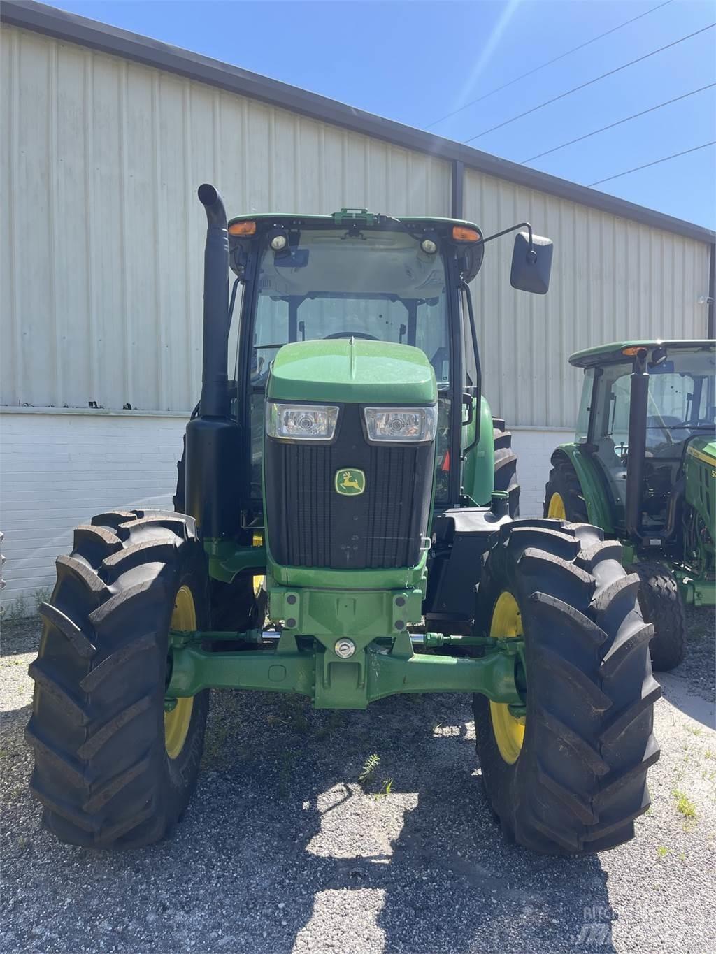 John Deere 6135E 曳引機