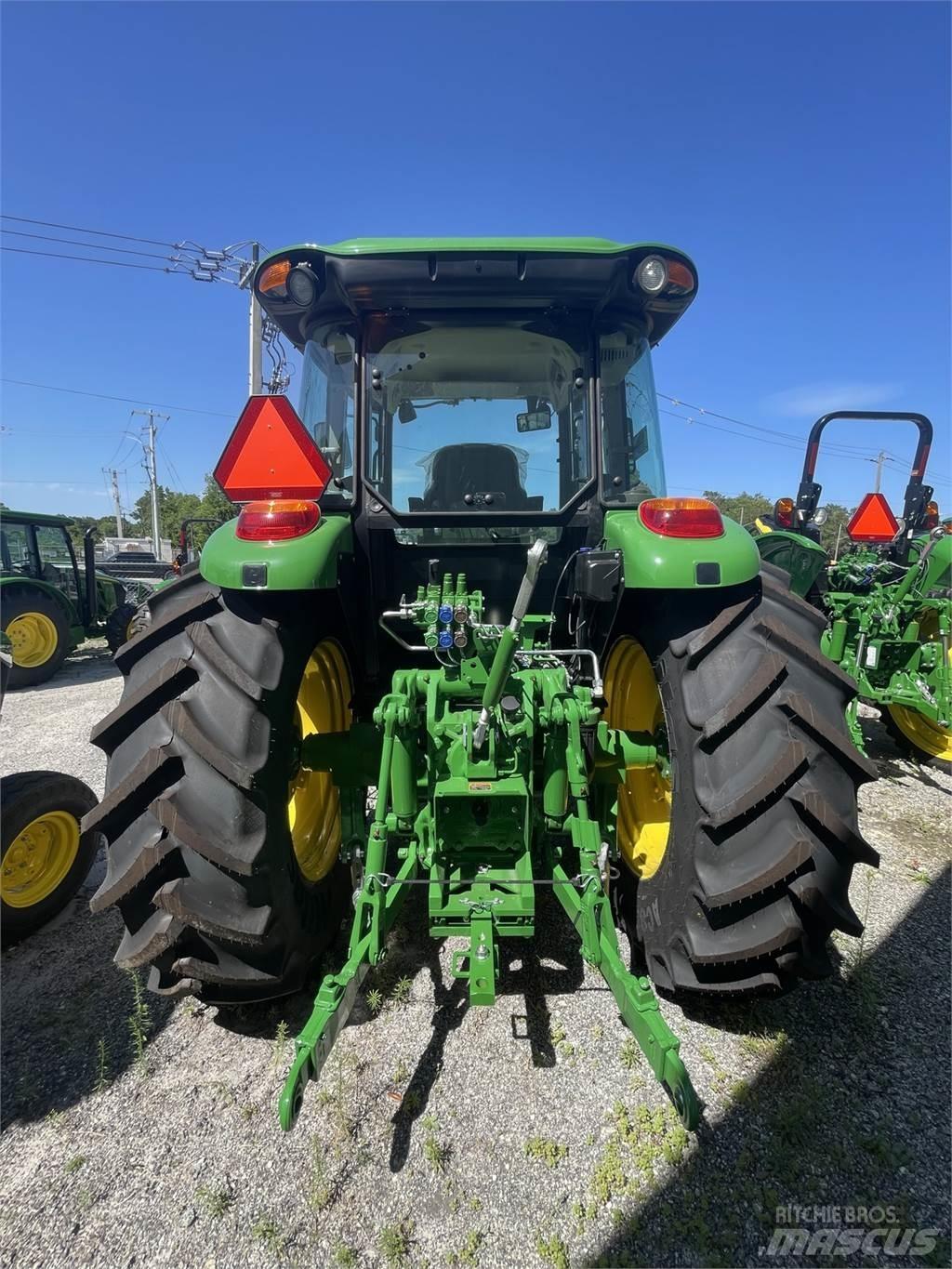 John Deere 6135E 曳引機
