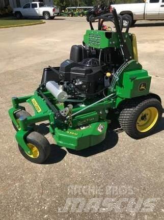 John Deere 636M 騎乘式割草機