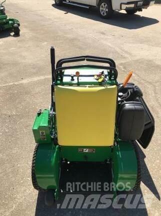 John Deere 636M 騎乘式割草機
