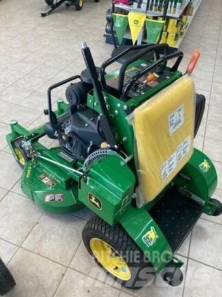 John Deere 636M 騎乘式割草機
