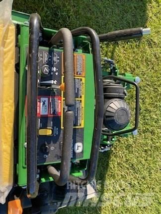John Deere 636M 騎乘式割草機