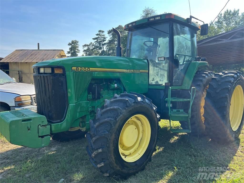 John Deere 8200 曳引機