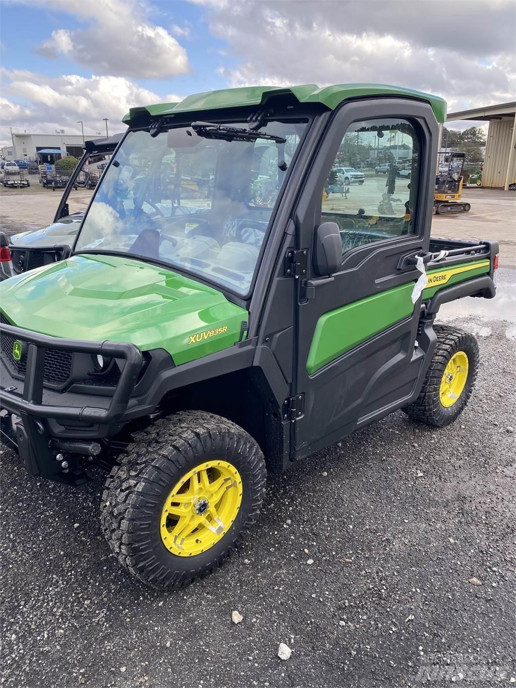 John Deere 835R 多用途機械