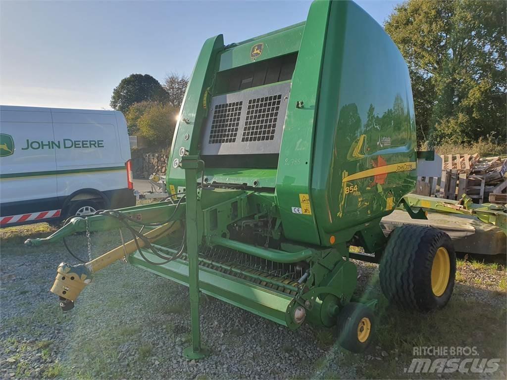 John Deere 854 圓型牧草打包機