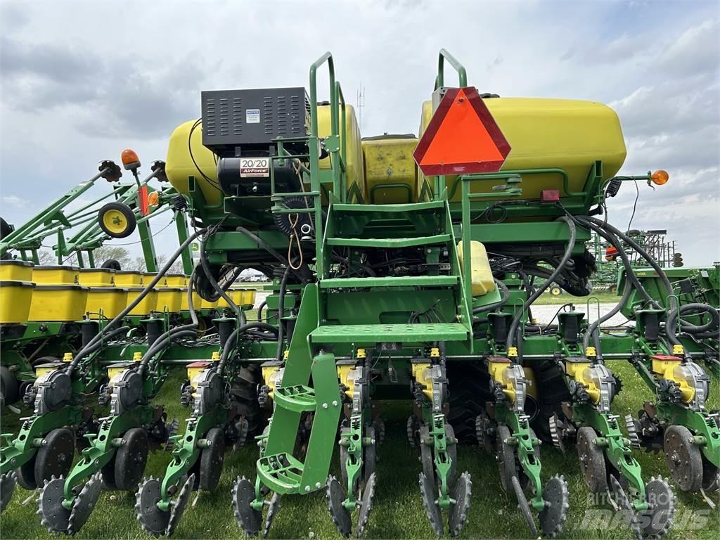 John Deere DB60 種植器