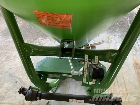 John Deere F/500 牽引式噴霧機