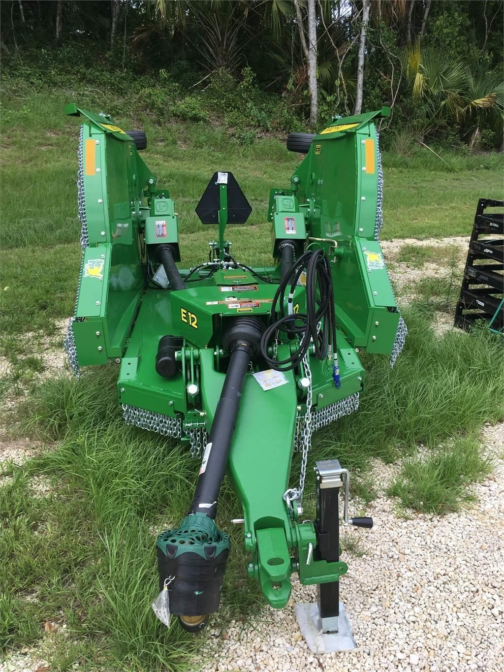 John Deere FC12E 草捆撕碎機、切割機、拆袋機