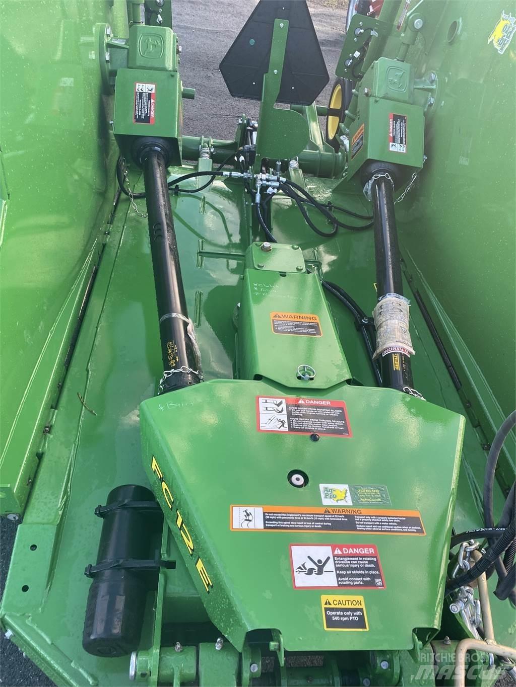 John Deere FC12E 草捆撕碎機、切割機、拆袋機