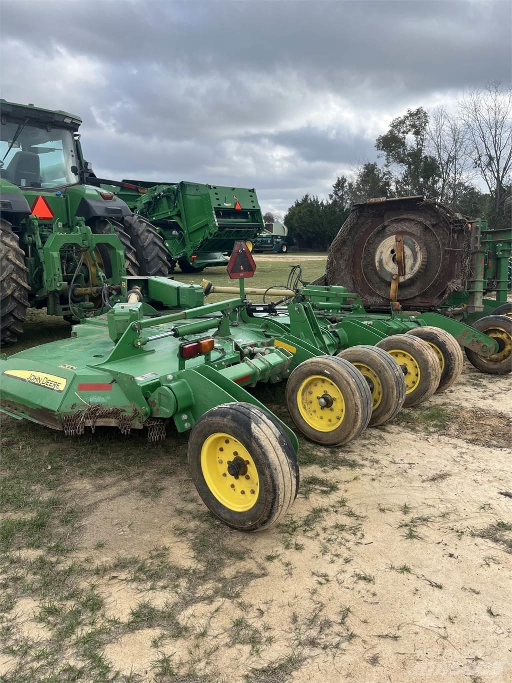 John Deere R15 草捆撕碎機、切割機、拆袋機