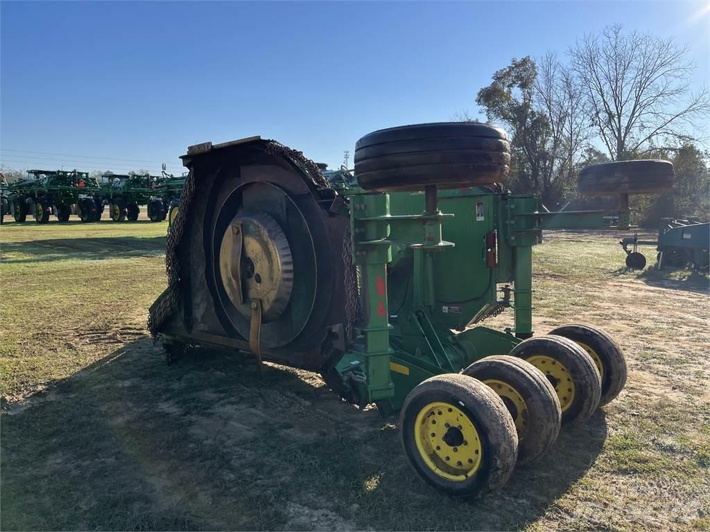 John Deere R15 草捆撕碎機、切割機、拆袋機