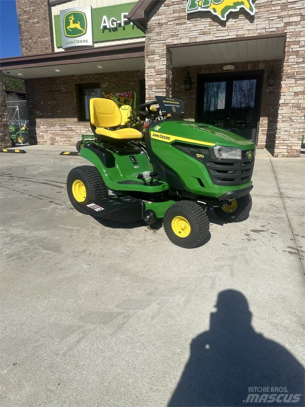 John Deere S110 騎乘式割草機