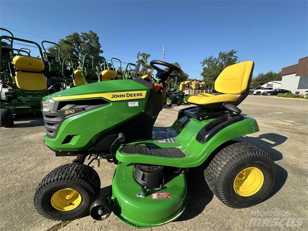 John Deere S110 騎乘式割草機