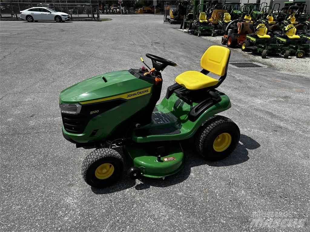 John Deere S120 騎乘式割草機