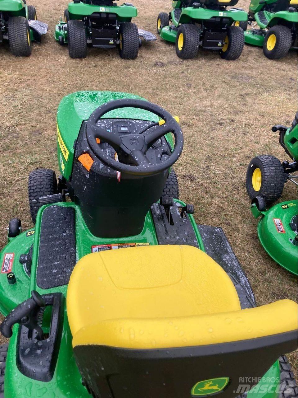 John Deere s120 騎乘式割草機
