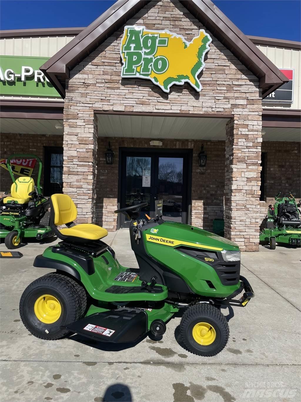 John Deere S130 騎乘式割草機