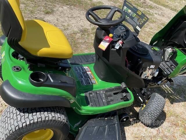 John Deere S130 騎乘式割草機