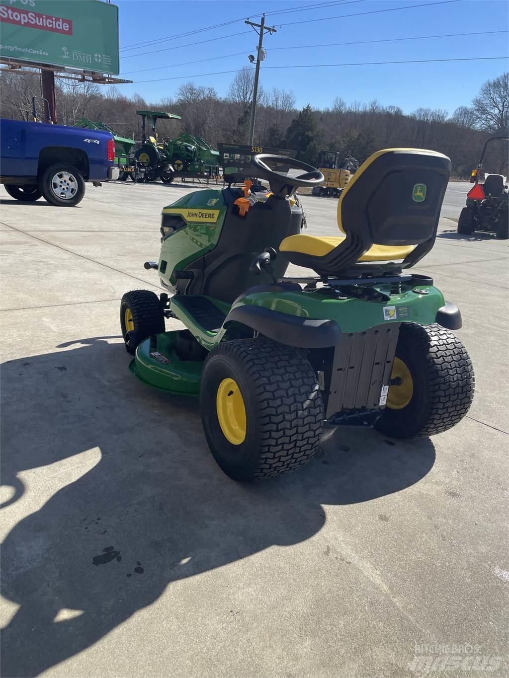 John Deere S130 騎乘式割草機